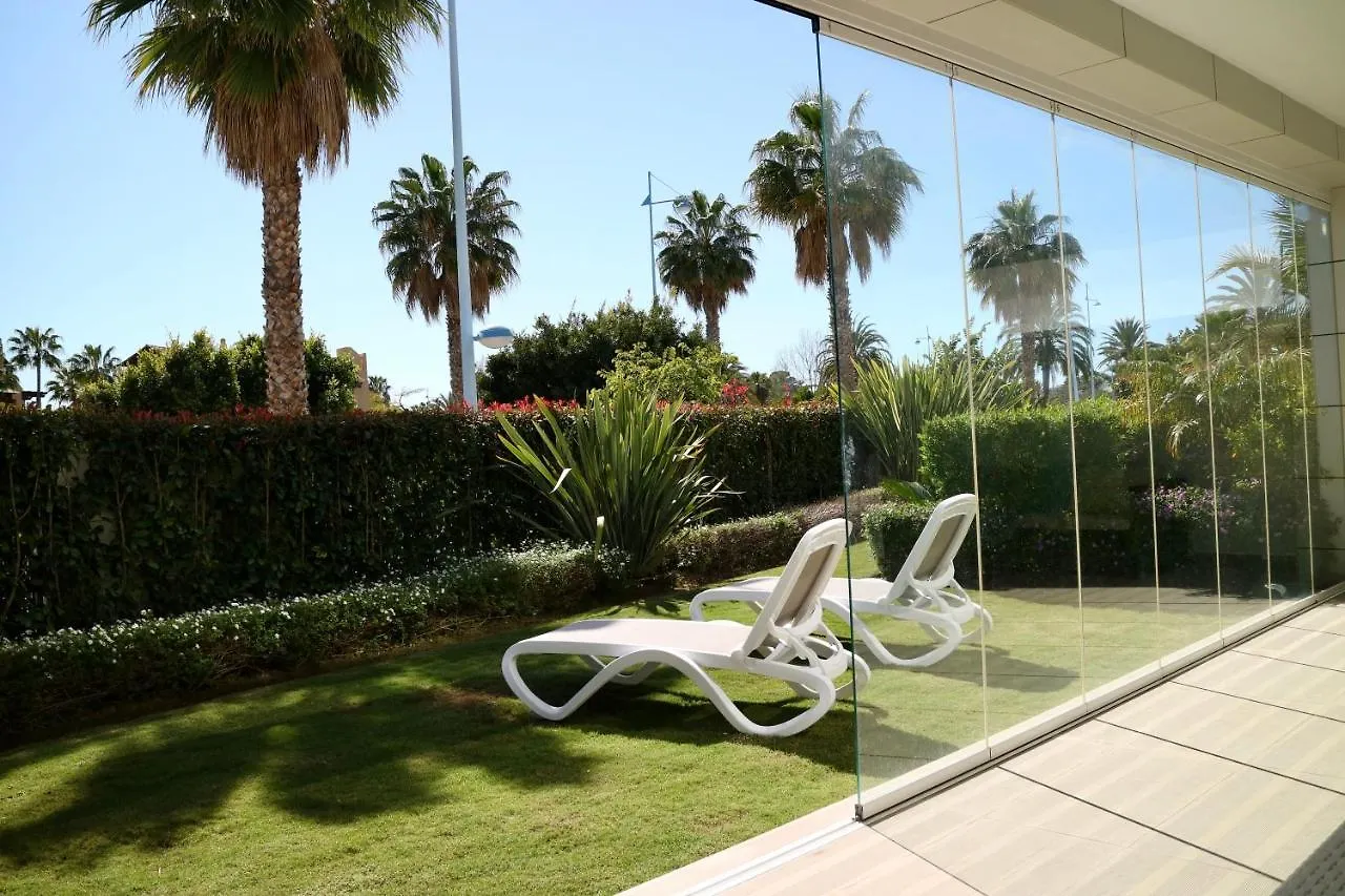 Lujoso Apartamento Con Piscina Comunitaria En La Costa Del Sol contacts